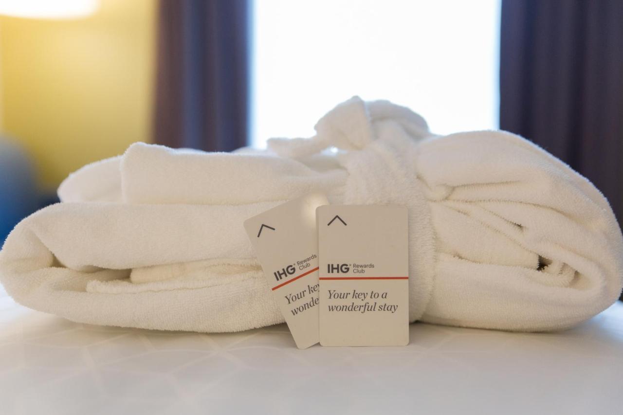 Holiday Inn Express Brampton By Ihg Buitenkant foto